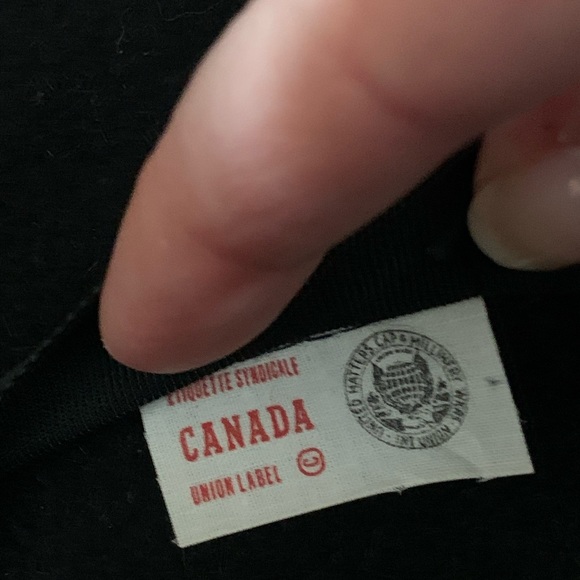 Vintage woman’s velour hat from Eaton's - Picture 6 of 6